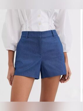 The LOFT Riviera Shorts in Refined  Denim Sky Chambray  Size 12 Preppy Coastal